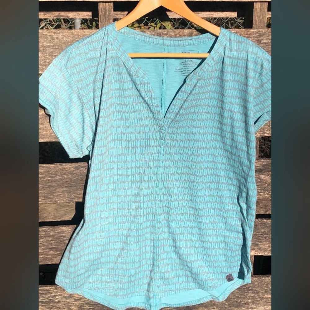 LL Bean V-neck short sleeve shirt lt.teal gray szL